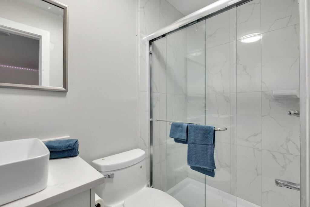 Seperate Back Basement Suites With Well Amenities Surrey Dış mekan fotoğraf